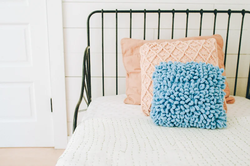 Glam Loop Pillow (Crafts)