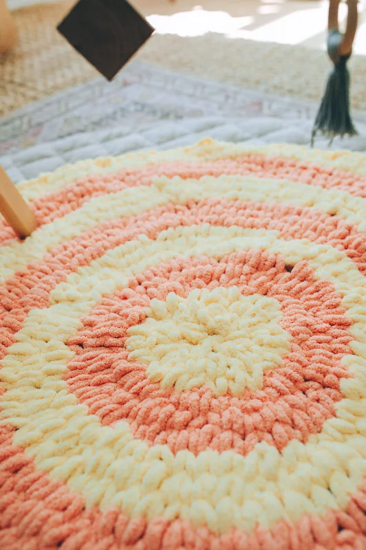 Striped Circle Rug (Crafts)